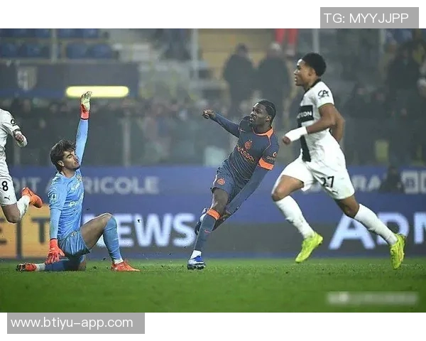 足总杯精彩对决国米与尤文图斯战成平局补时进球引发全场狂欢