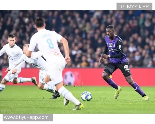 中超赛场惊现冷门AC米兰大胜阿森纳五球引发全场狂欢