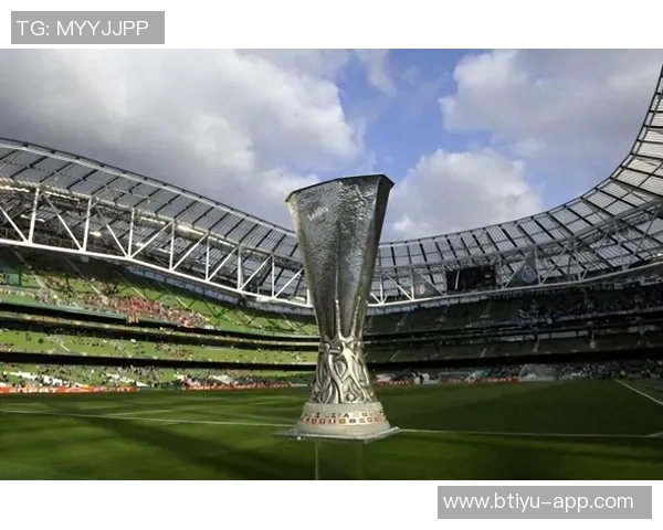 欧联杯激战阿森纳凭借帽子戏法战胜曼联全场沸腾