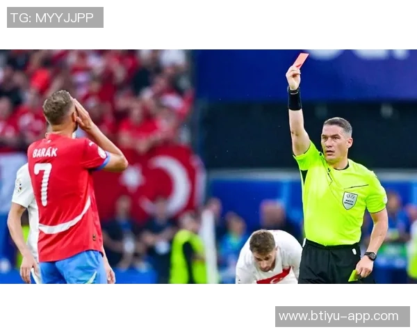 欧联杯阿森纳与那不勒斯战平乌龙球引发全场争议判罚热议