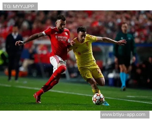 友谊赛惊现冷门本菲卡与利物浦激战成平局补时进球引发全场狂欢